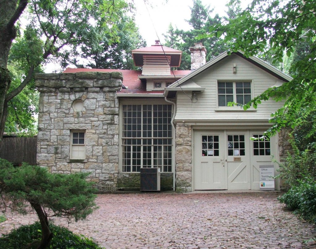 The Benton Carriage House